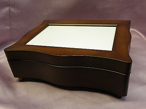 Woodgrain Scalloped Musical Jewelry Photo Box