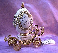 Musical Wedding Gold Carriage Egg