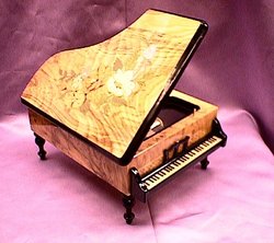 Sorrento Birdseye Maple Piano Music Box ♫ ♫♫♫ SAVE $100.00 This Weeks Special #birdseye